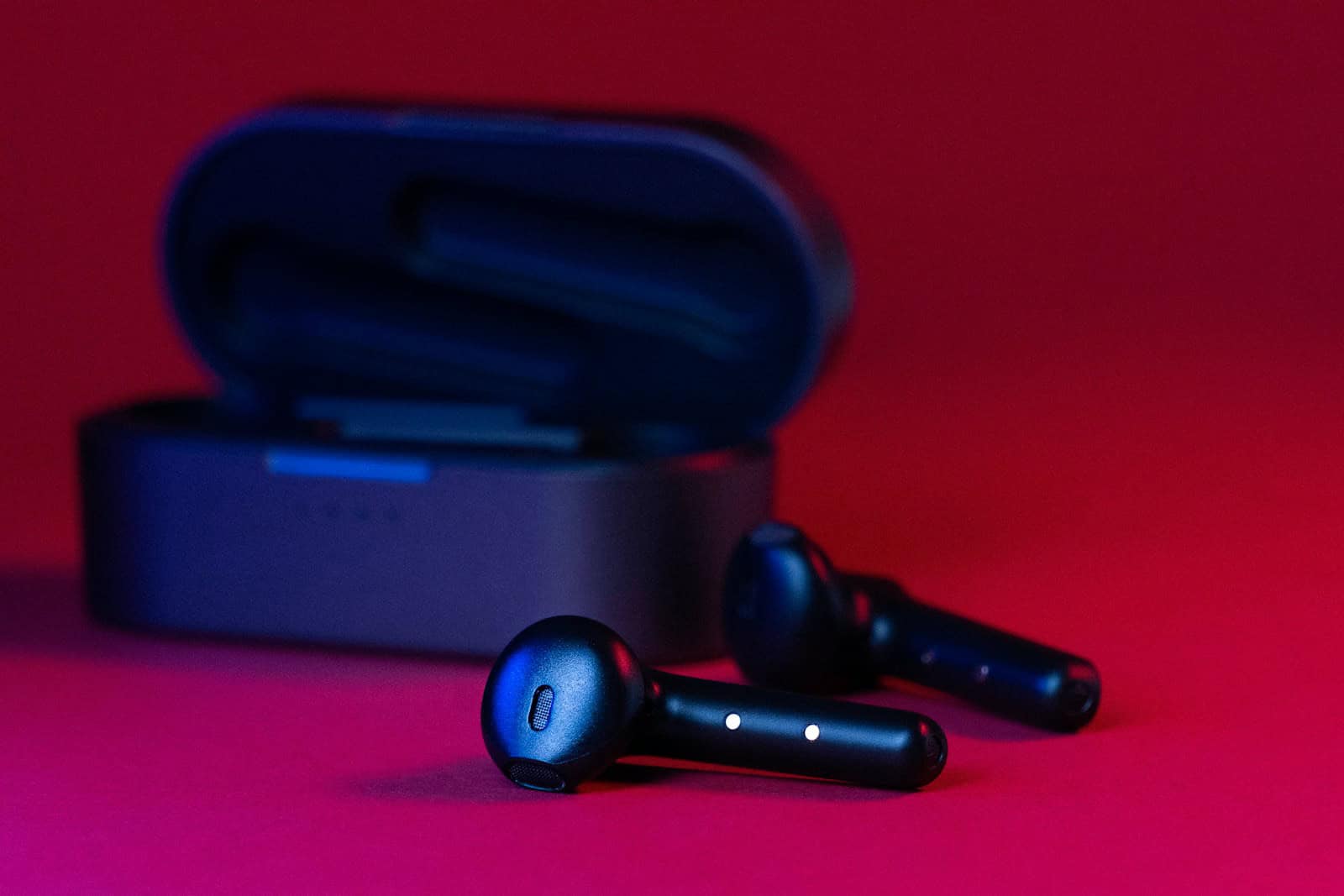 black and gray bluetooth earbuds